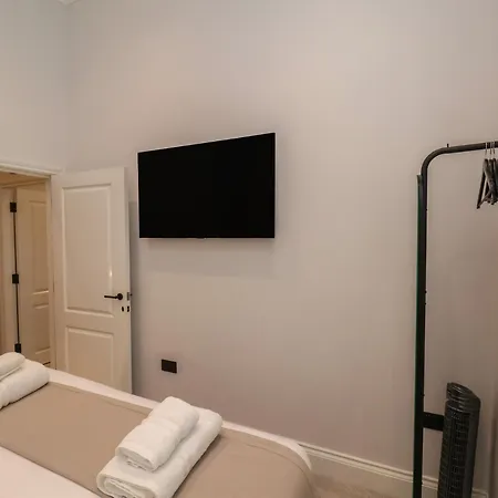 The Salisbury 105 Апартаменты